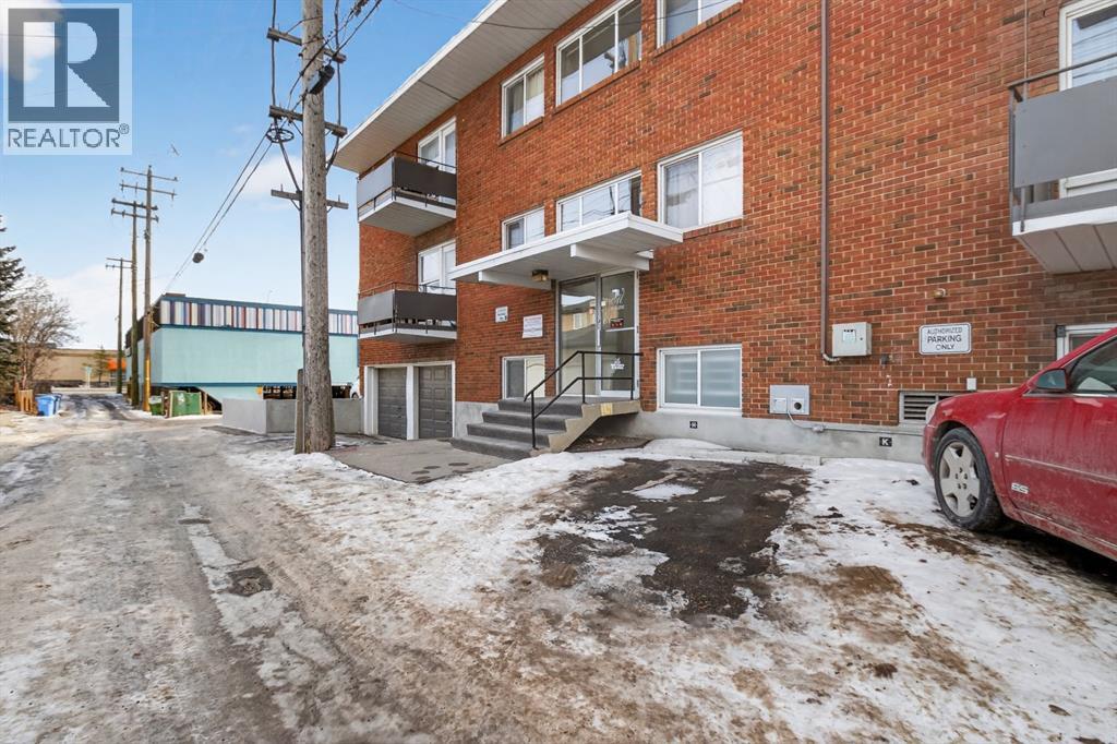 Single Family House for Sale in    Avenue NW Banff Trail Calgary 