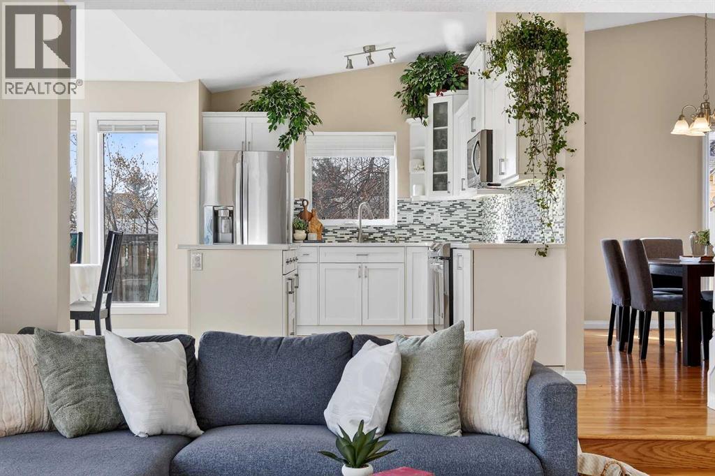 Single Family House for Sale in  Sunmills Place SE Sundance Calgary 