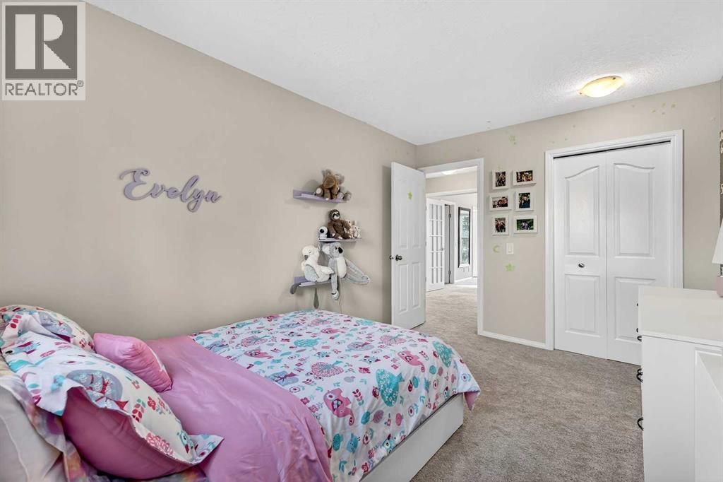 Single Family House for Sale in  Sunmills Place SE Sundance Calgary 