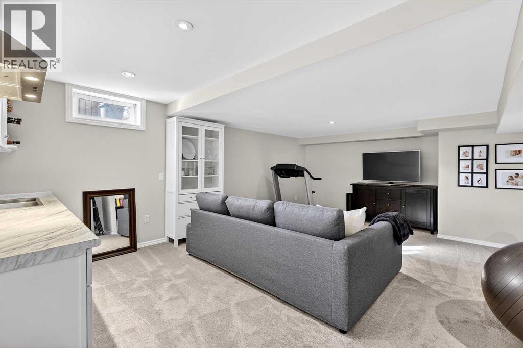 Single Family House for Sale in  Sunmills Place SE Sundance Calgary 