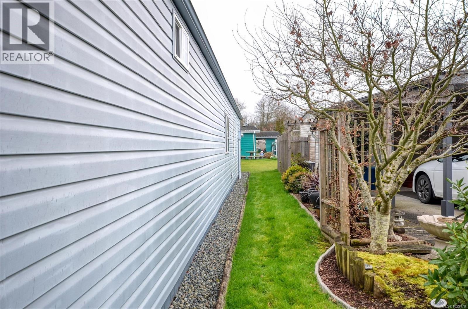  9413 Brookwood Drive, Sidney