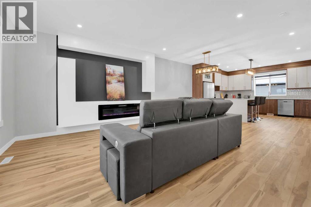 Single Family House for Sale in   Avenue SE Willow Park Calgary 