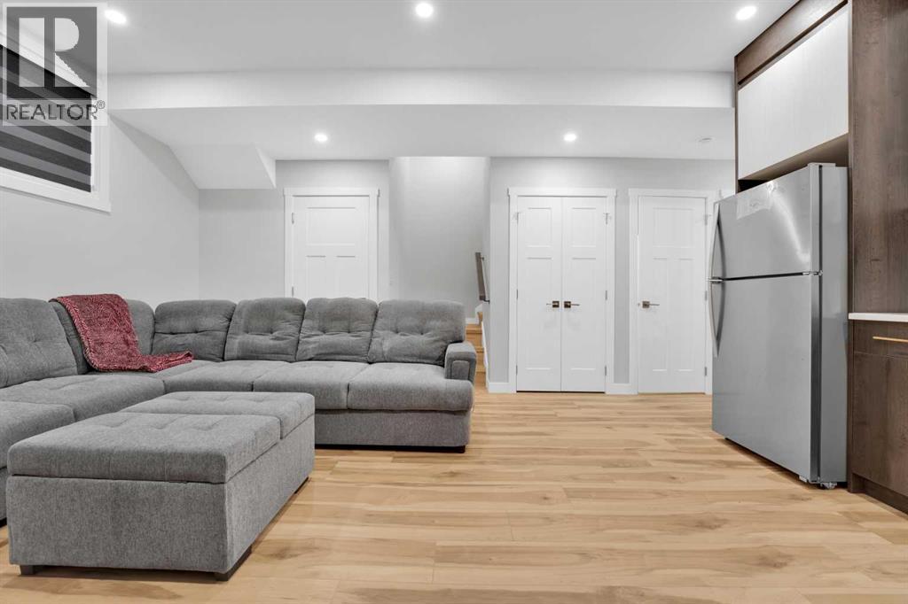 Single Family House for Sale in   Avenue SE Willow Park Calgary 