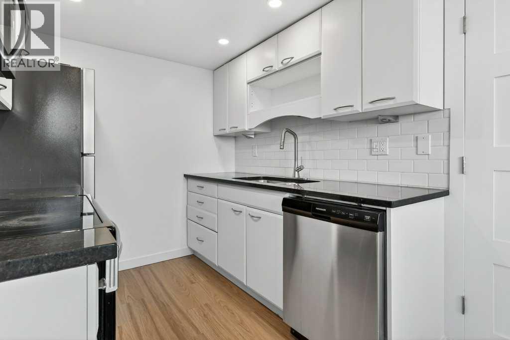 Single Family House for Sale in    Avenue NW Huntington Hills Calgary 