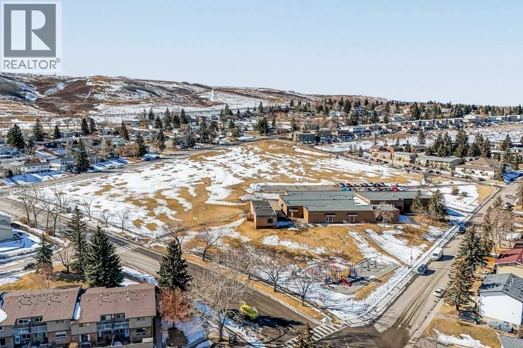 Single Family House for Sale in    Avenue NW Huntington Hills Calgary 