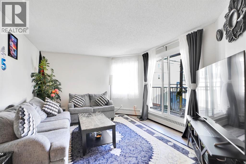 Single Family House for Sale in    Avenue NE Tuxedo Park Calgary 