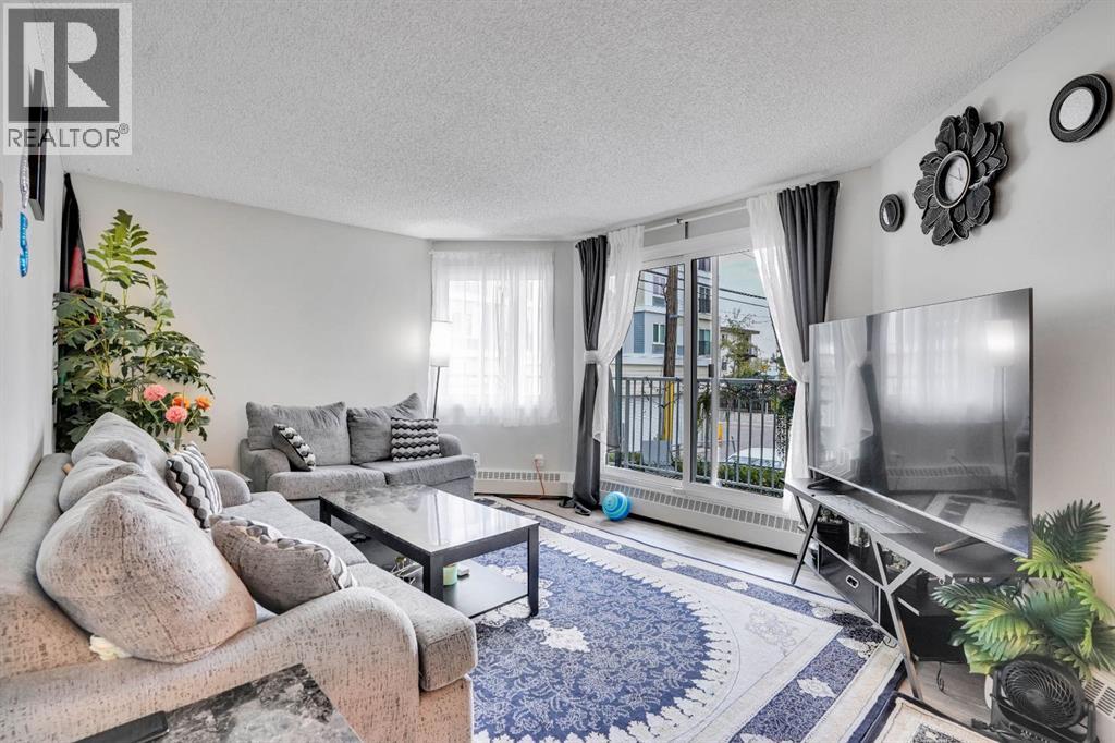 Single Family House for Sale in    Avenue NE Tuxedo Park Calgary 