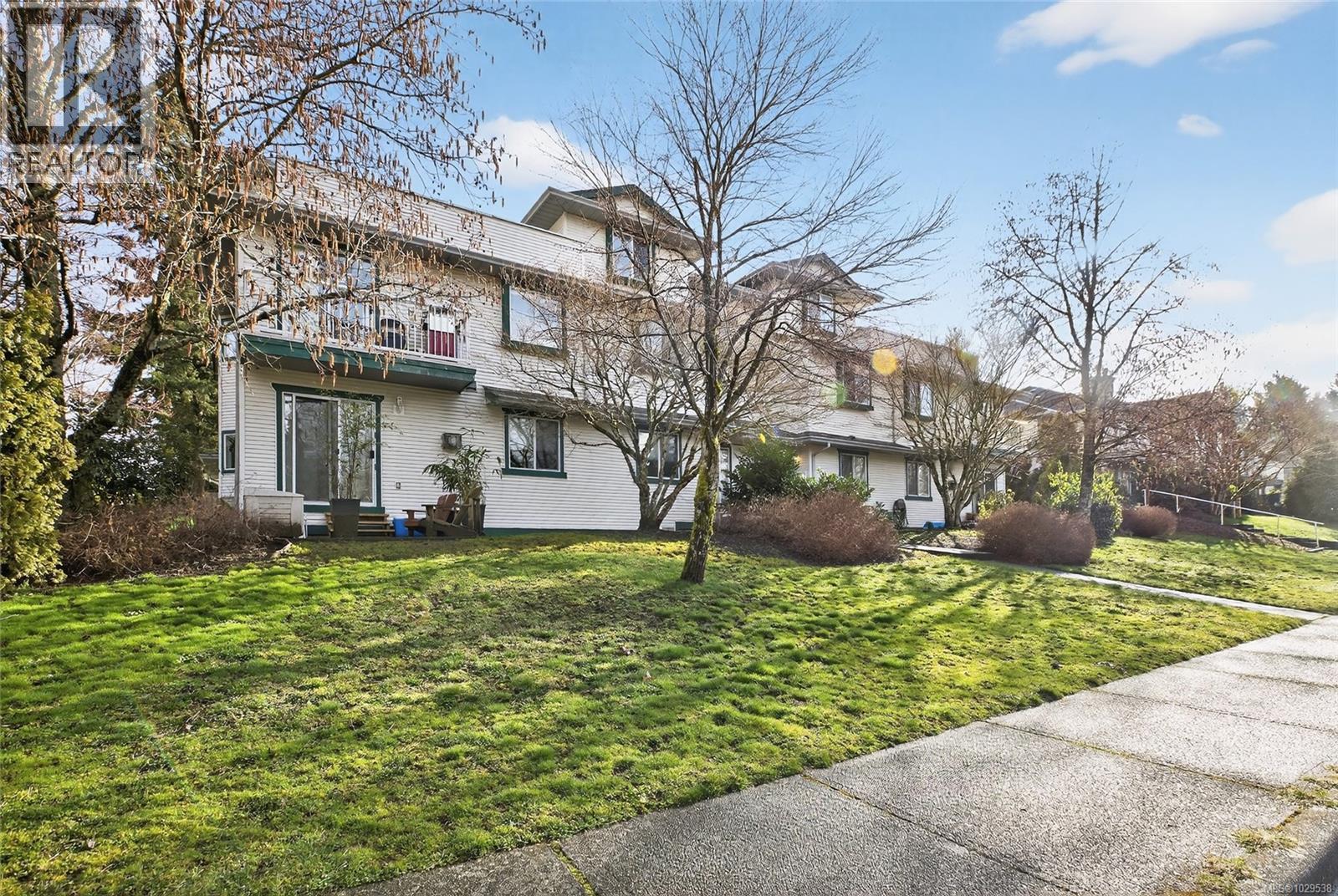 202 2647 Muir Road - main photo