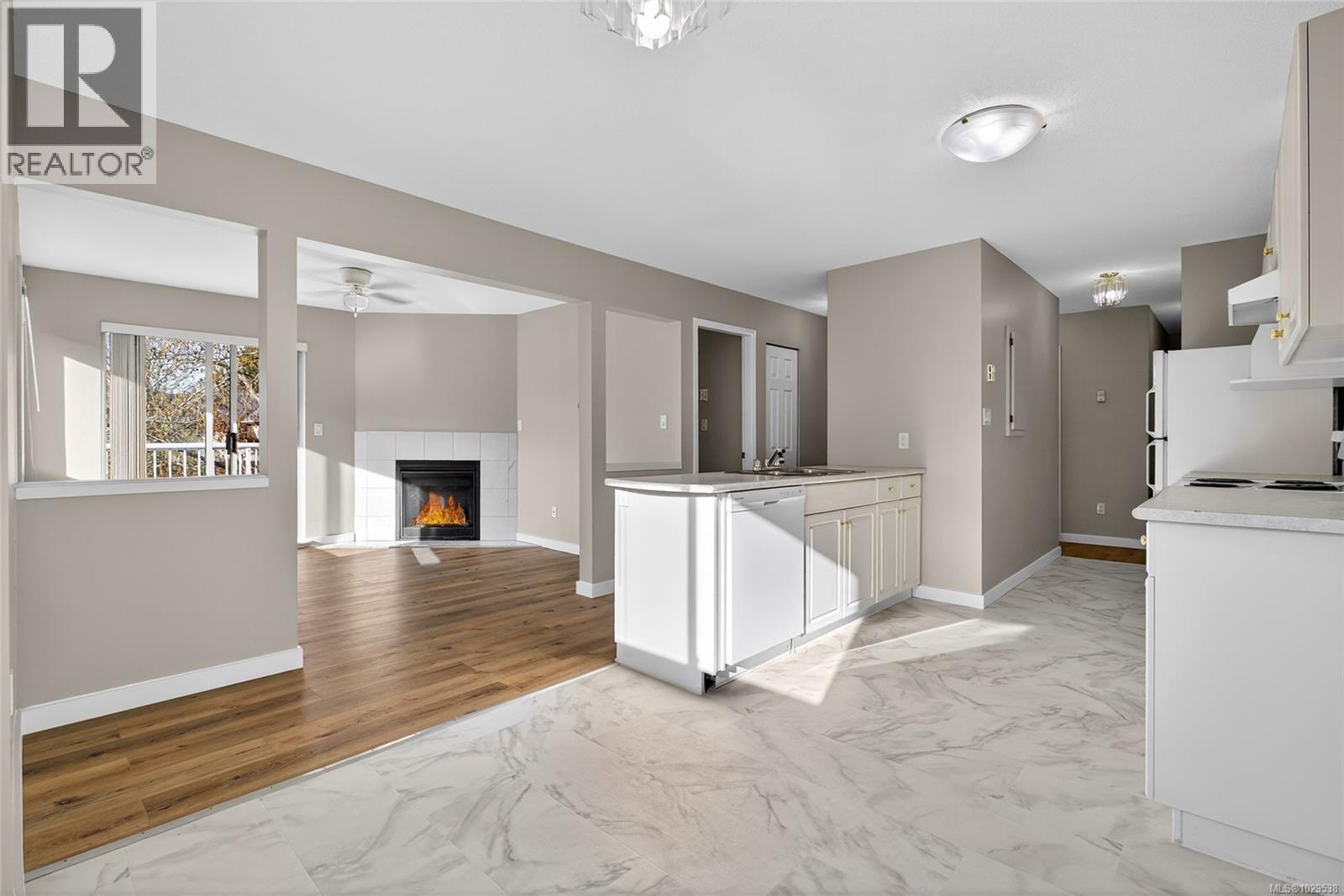 202 2647 Muir Road - photo 2