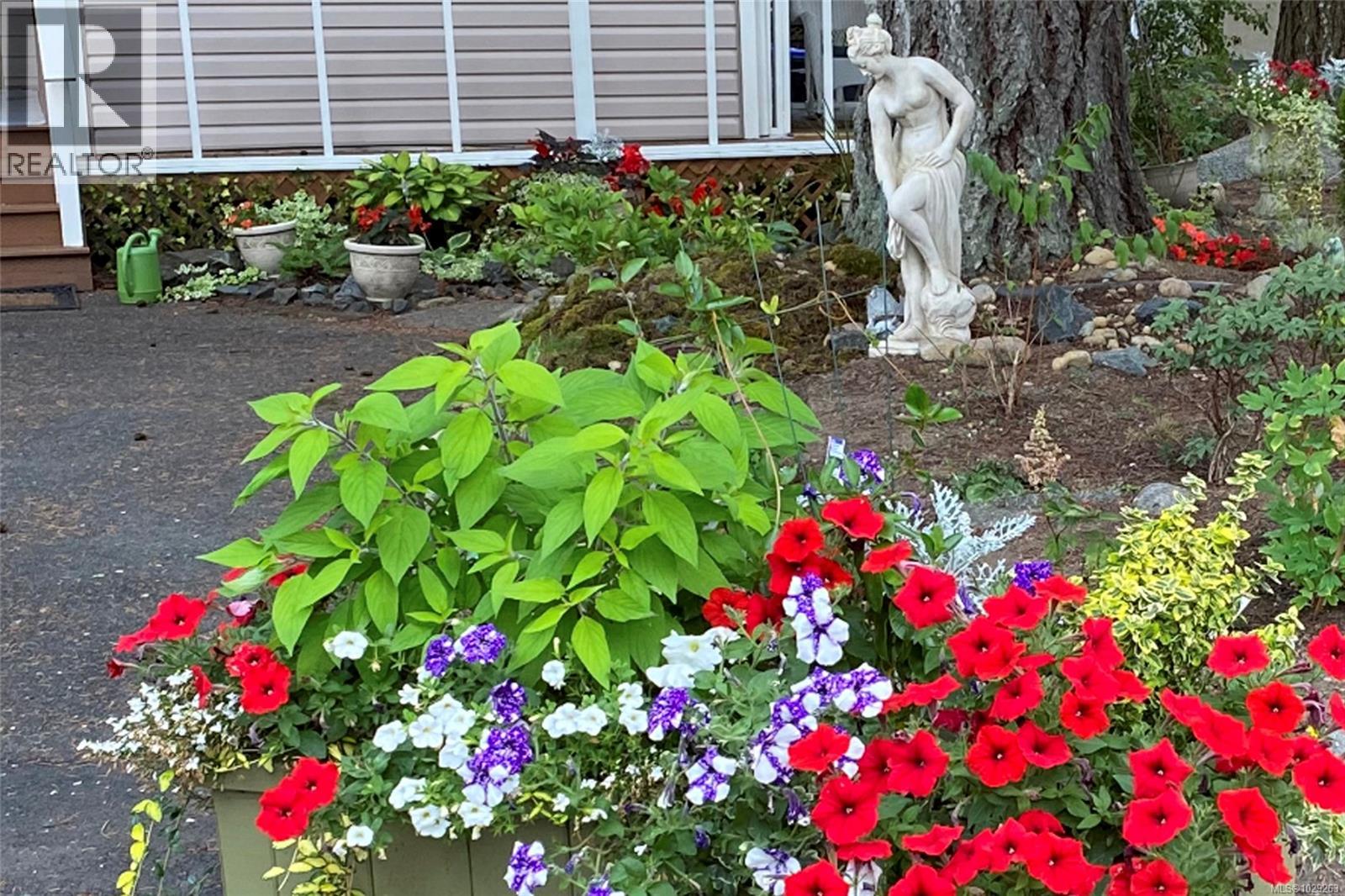 #49 1247 ARBUTUS RD - 10