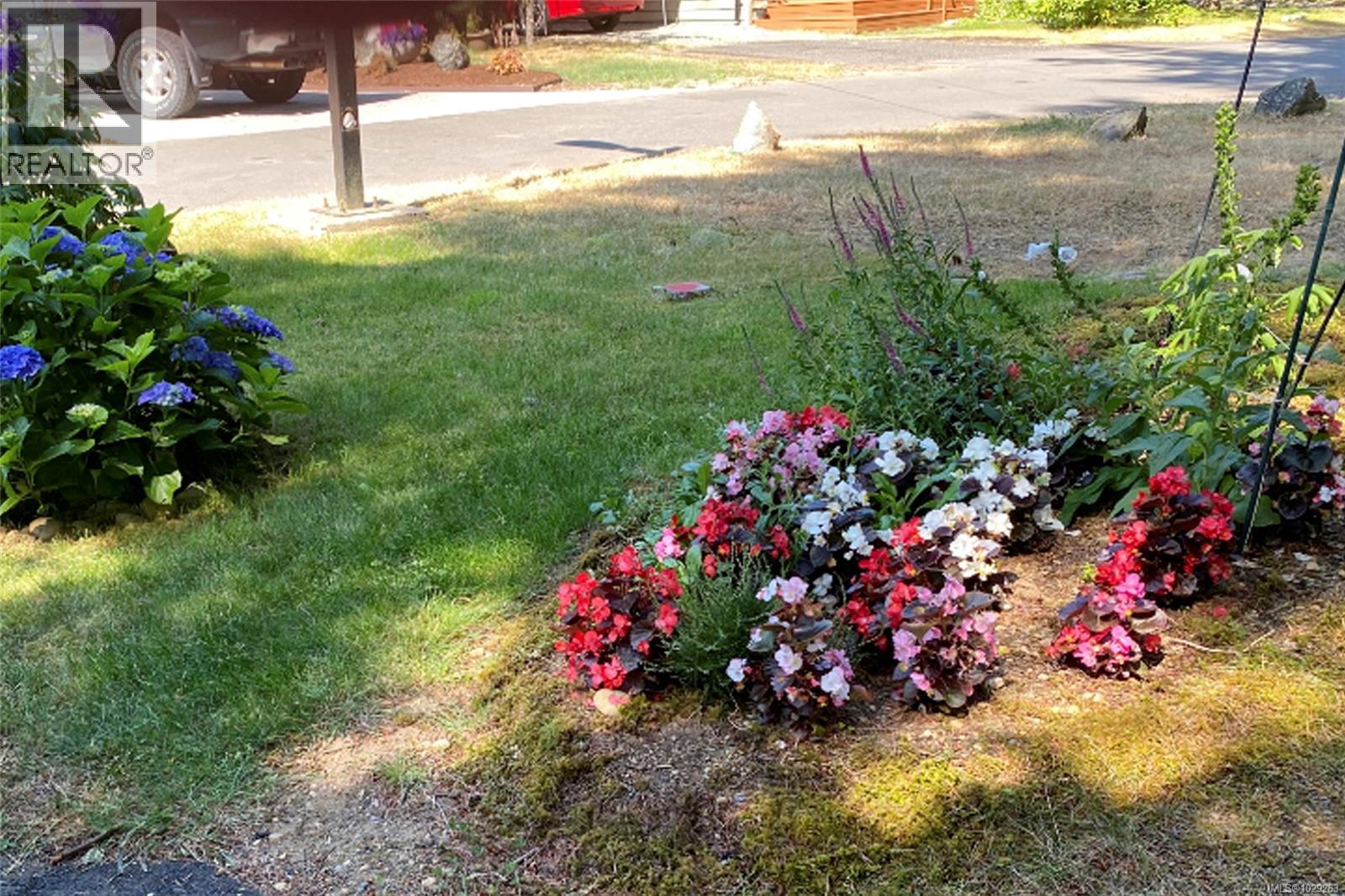 #49 1247 ARBUTUS RD - 11