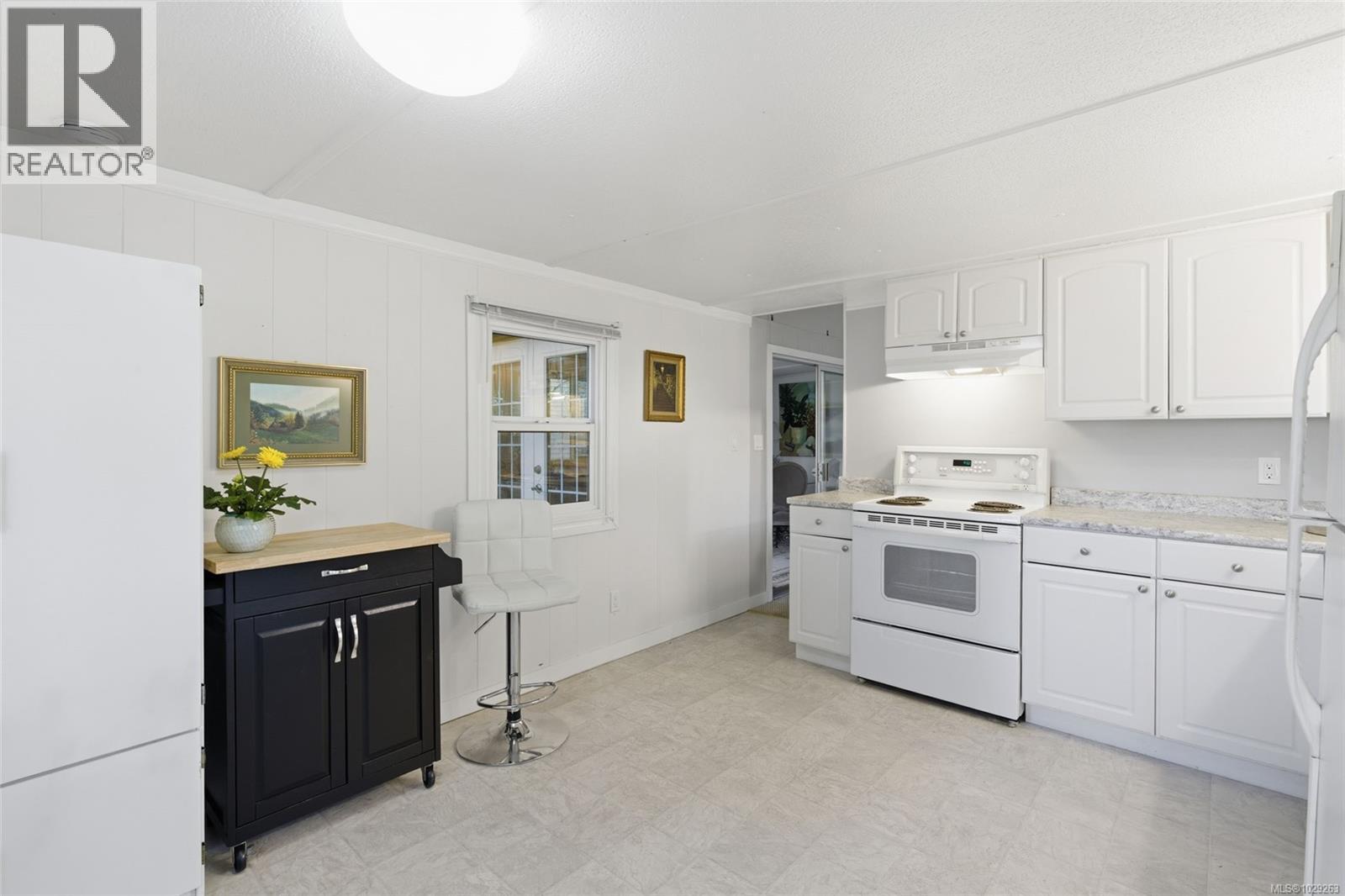 #49 1247 Arbutus Rd - 16