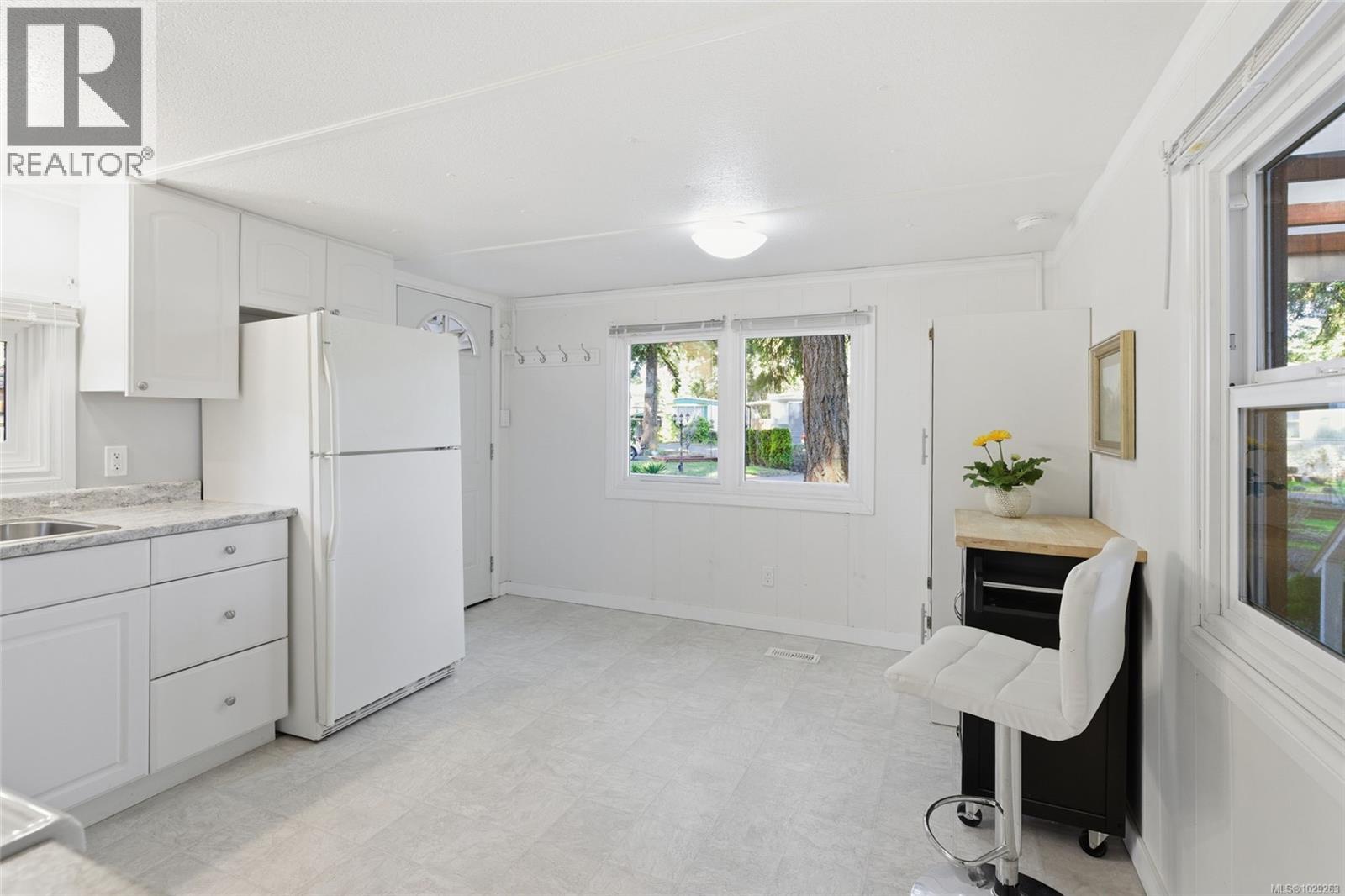 #49 1247 Arbutus Rd - 18