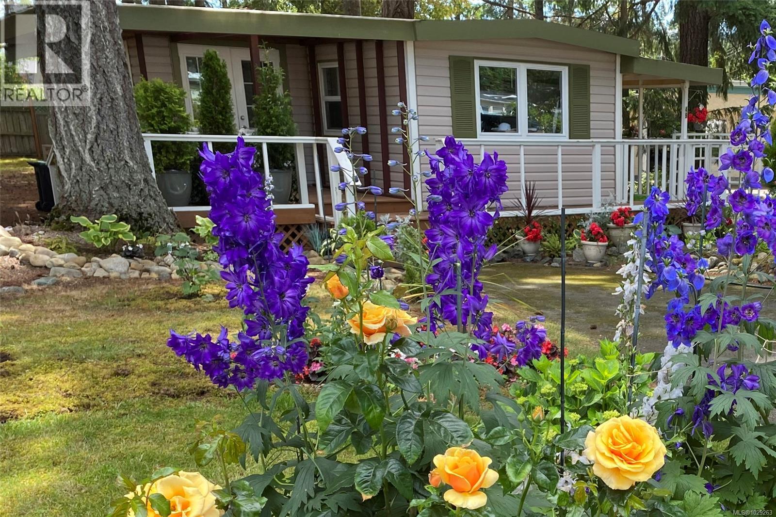 #49 1247 ARBUTUS RD - Image 2