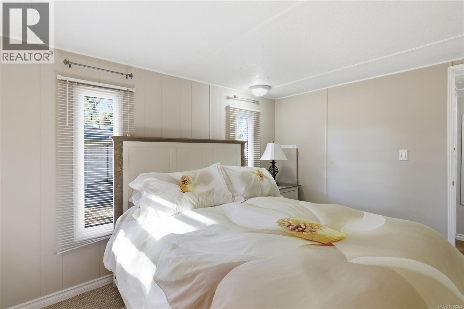 #49 1247 ARBUTUS RD - 22