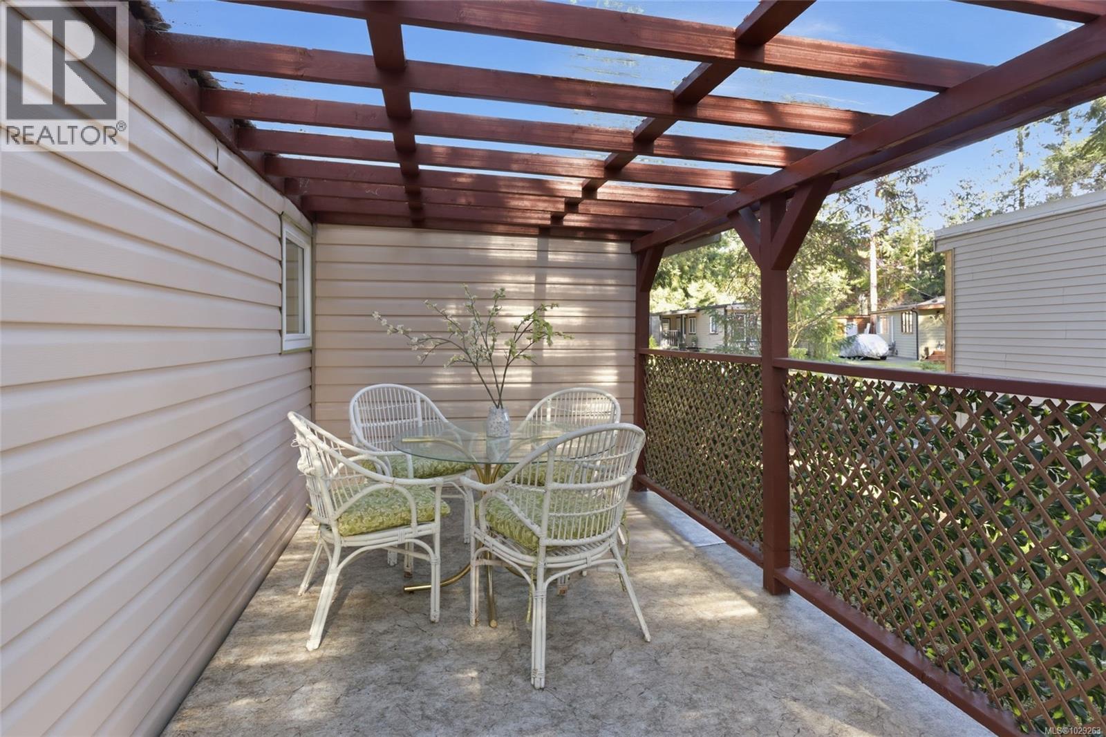 #49 1247 ARBUTUS RD - 25