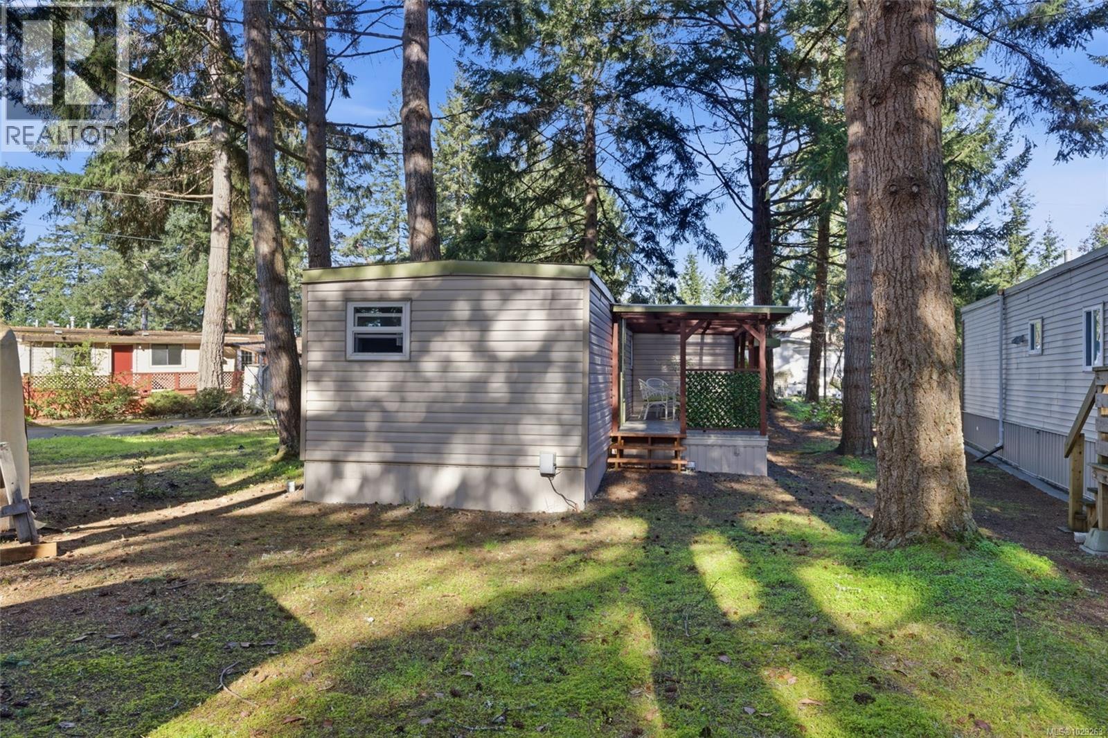 #49 1247 ARBUTUS RD - 26