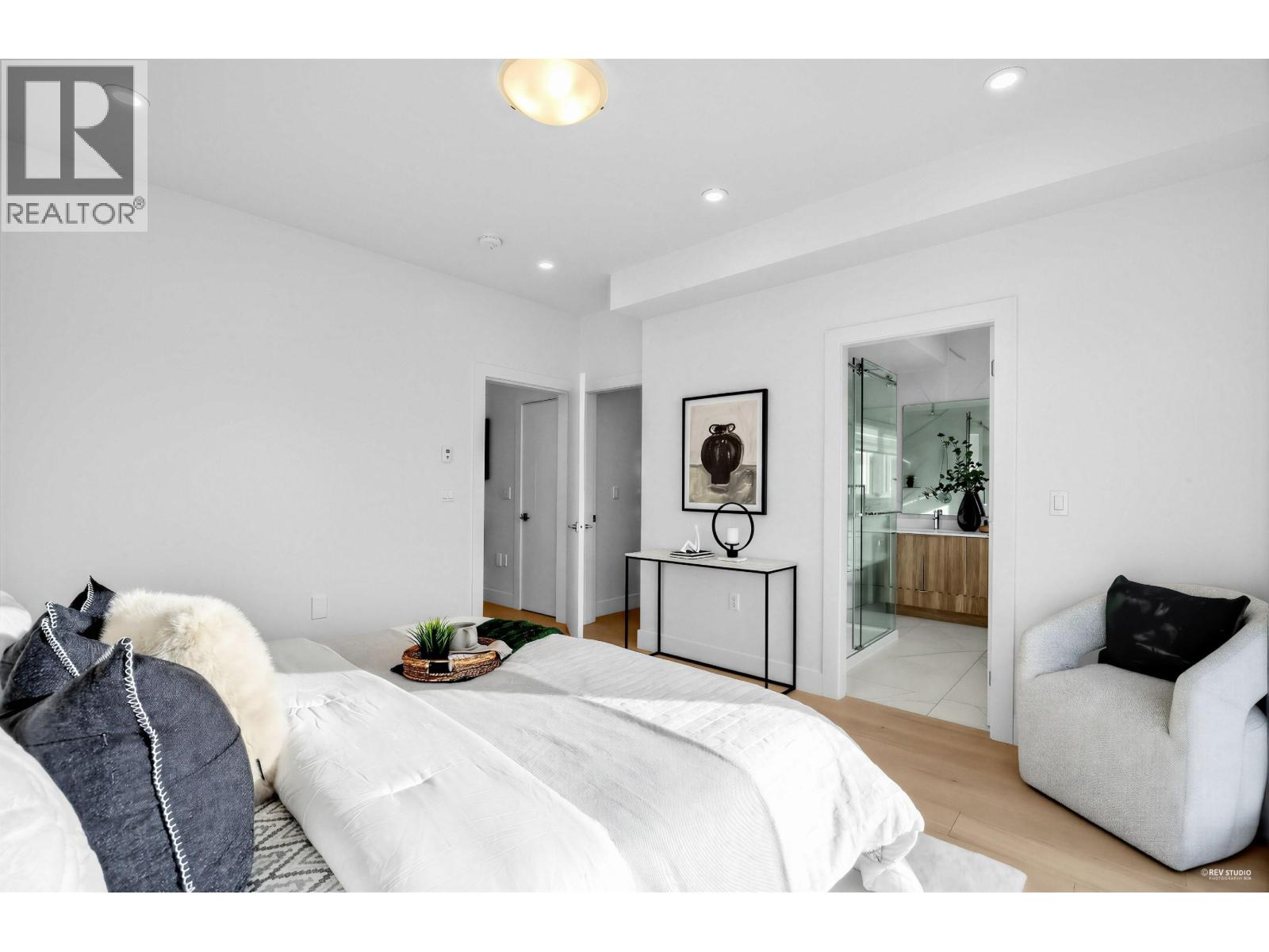 5605 RUMBLE STREET, Burnaby