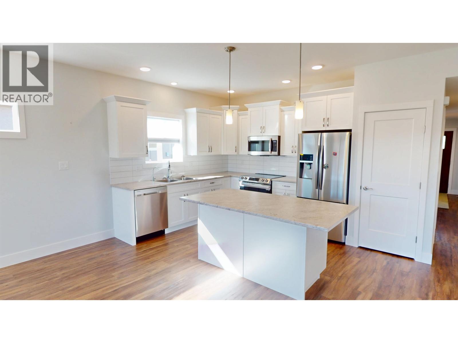 370 SANDHILL CRESCENT - 7