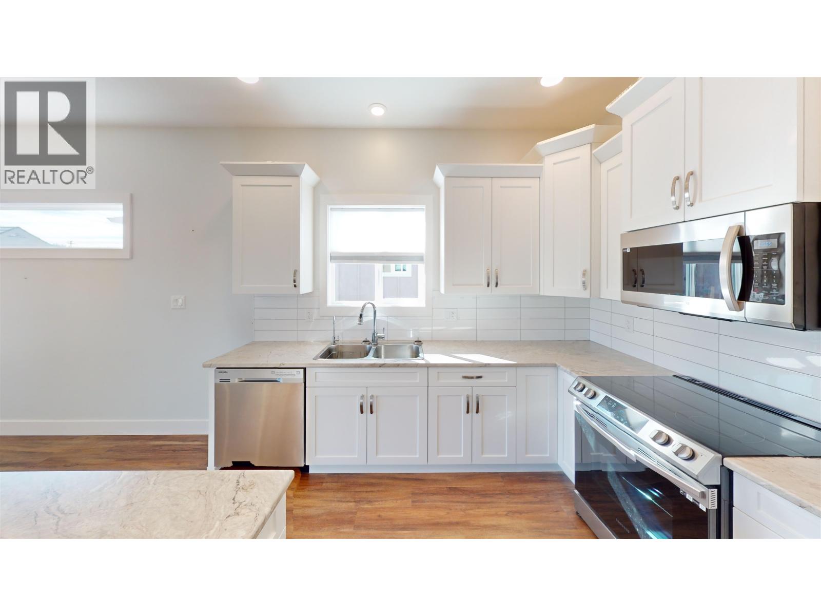 370 SANDHILL CRESCENT - 9