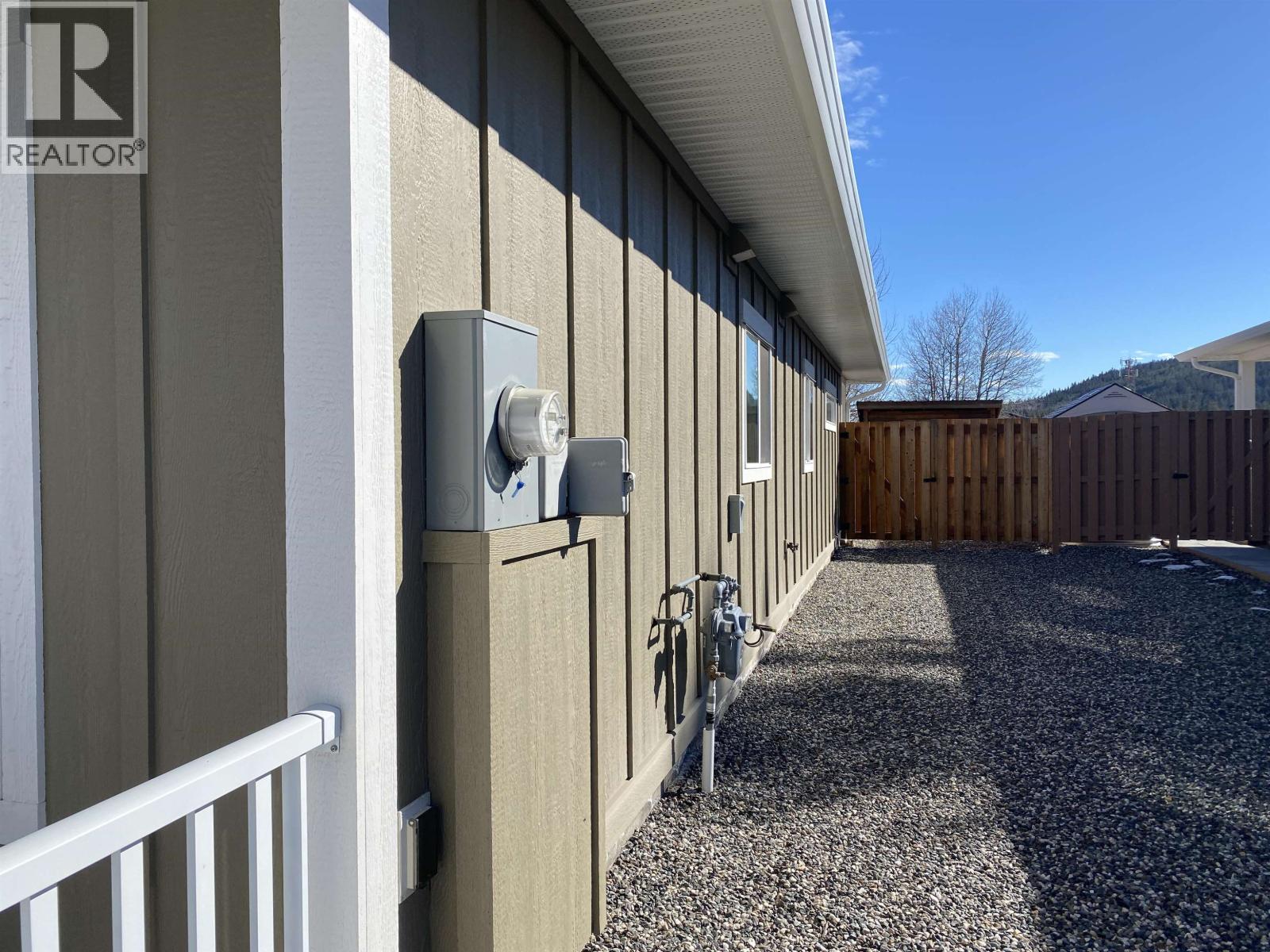 370 SANDHILL CRESCENT - 4