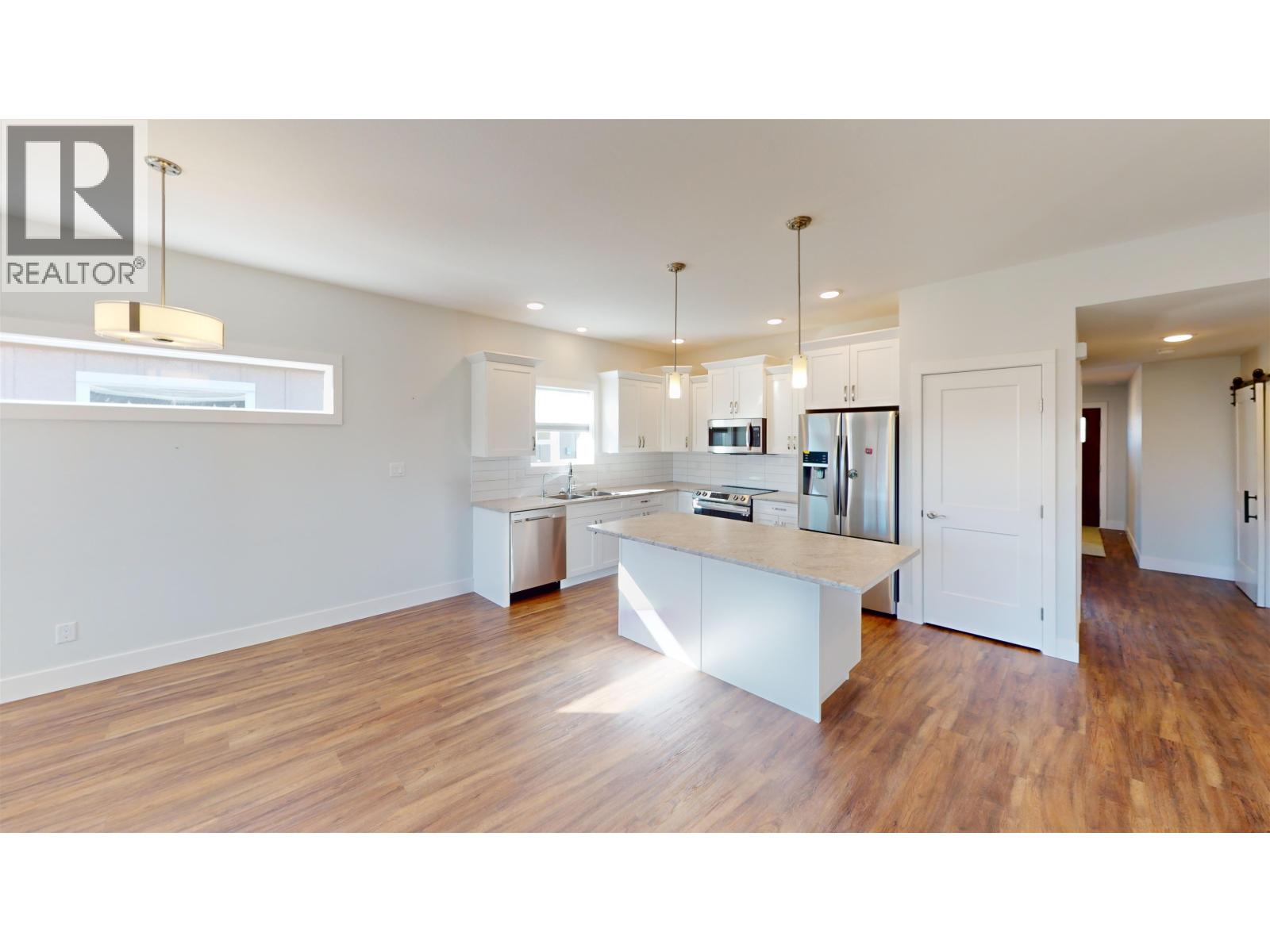 370 SANDHILL CRESCENT - 10