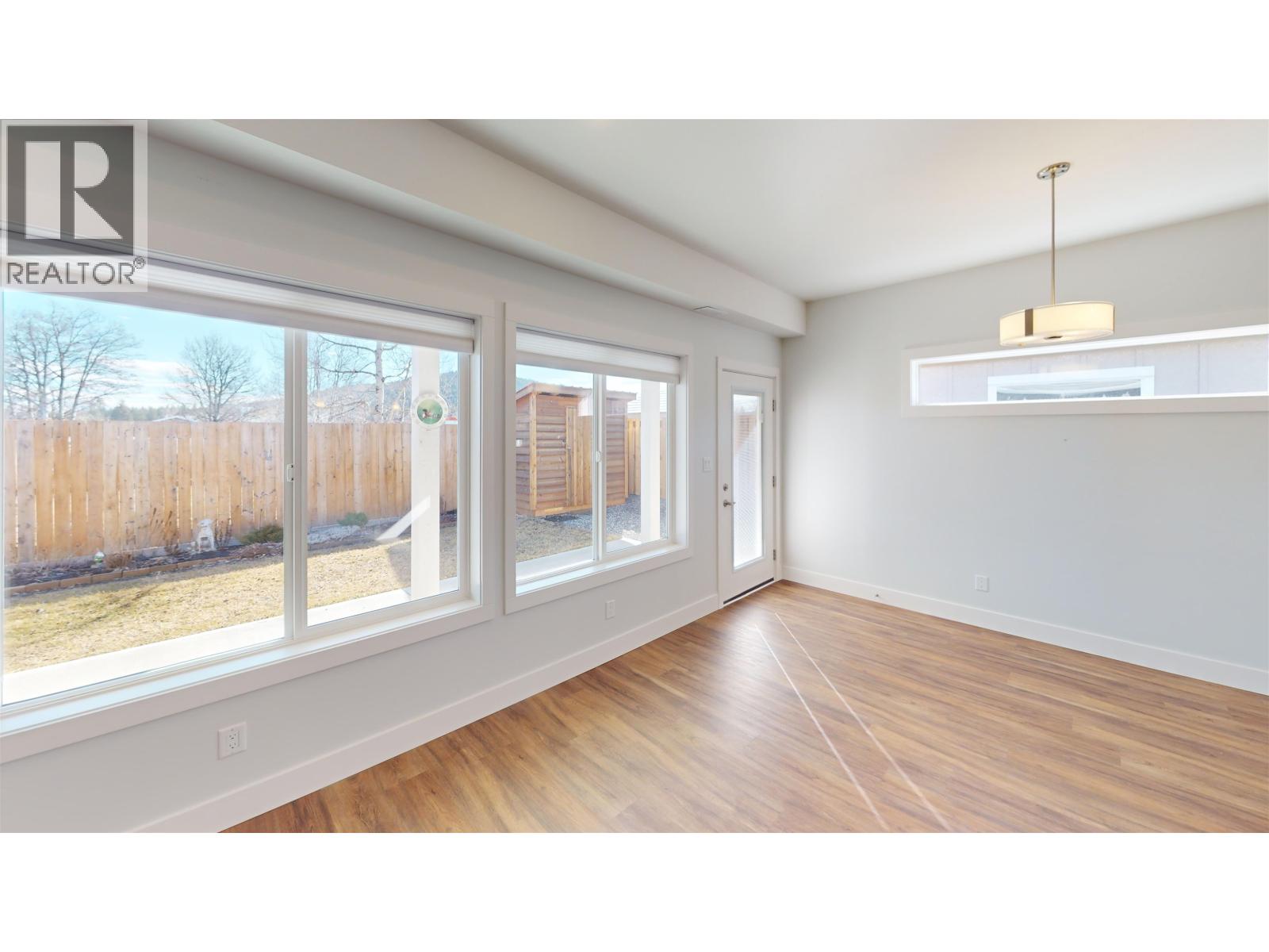 370 SANDHILL CRESCENT - 8