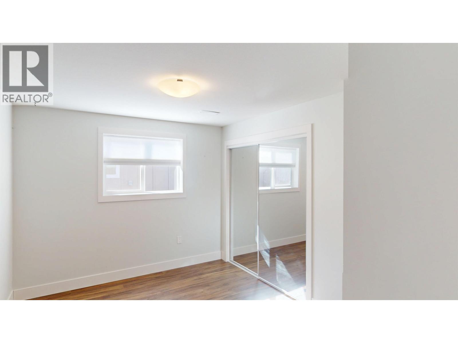 370 SANDHILL CRESCENT - 15