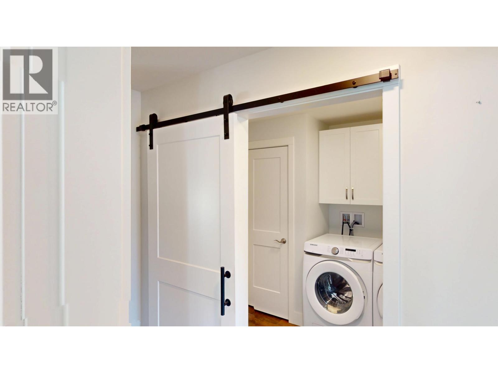 370 SANDHILL CRESCENT - 19