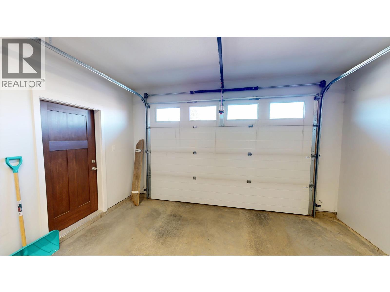 370 SANDHILL CRESCENT - 21