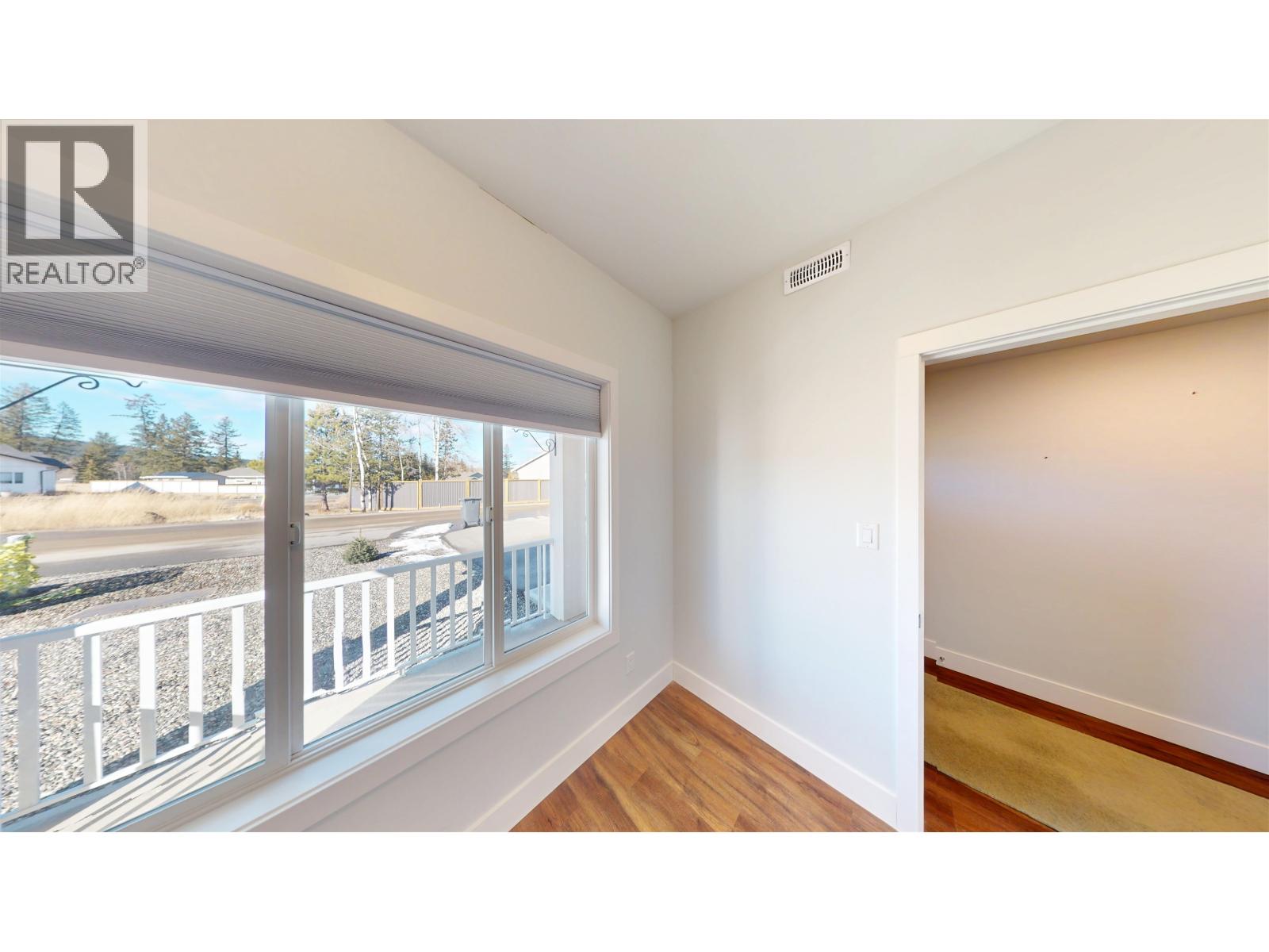 370 SANDHILL CRESCENT - 18