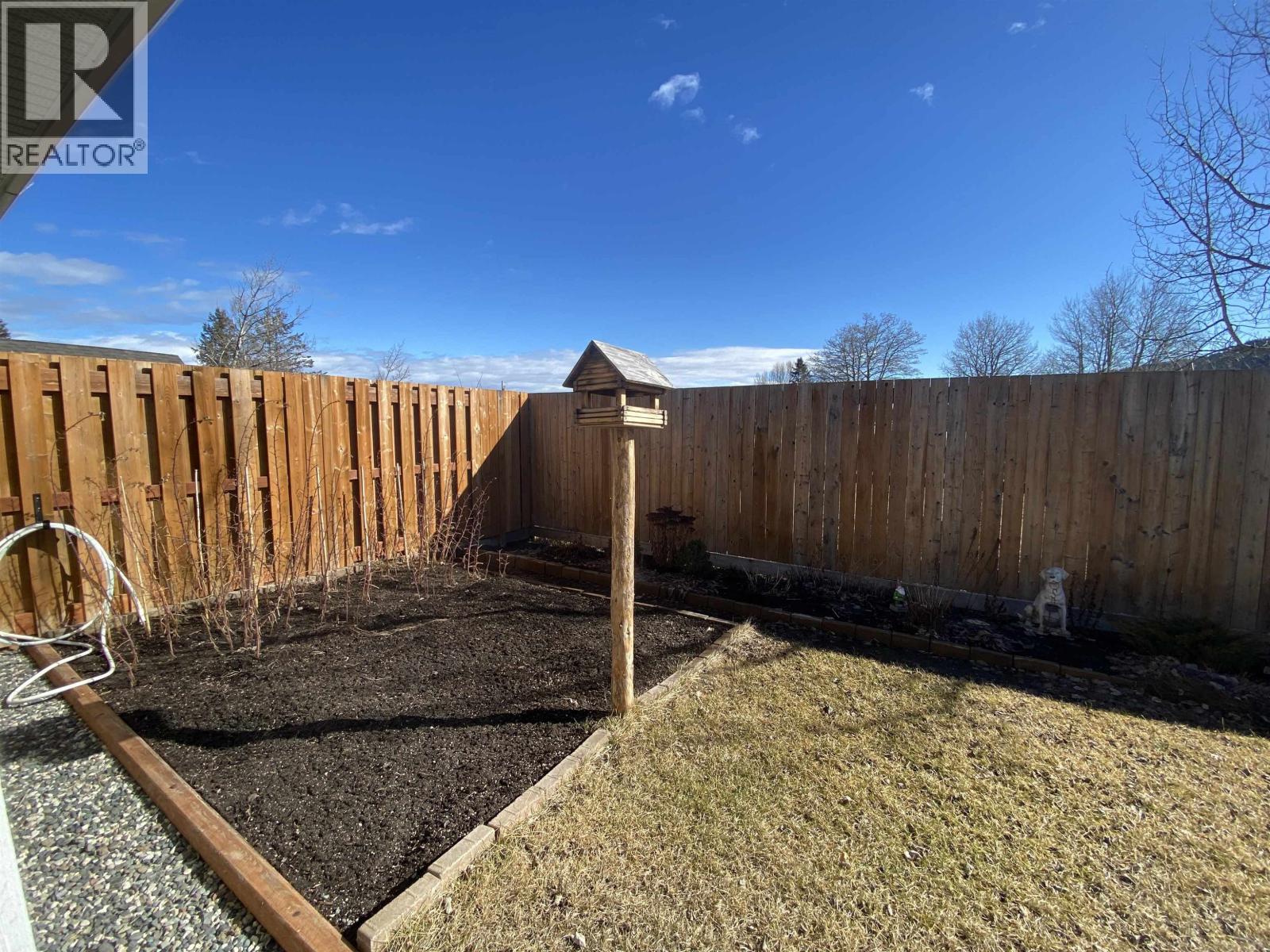 370 SANDHILL CRESCENT - 24