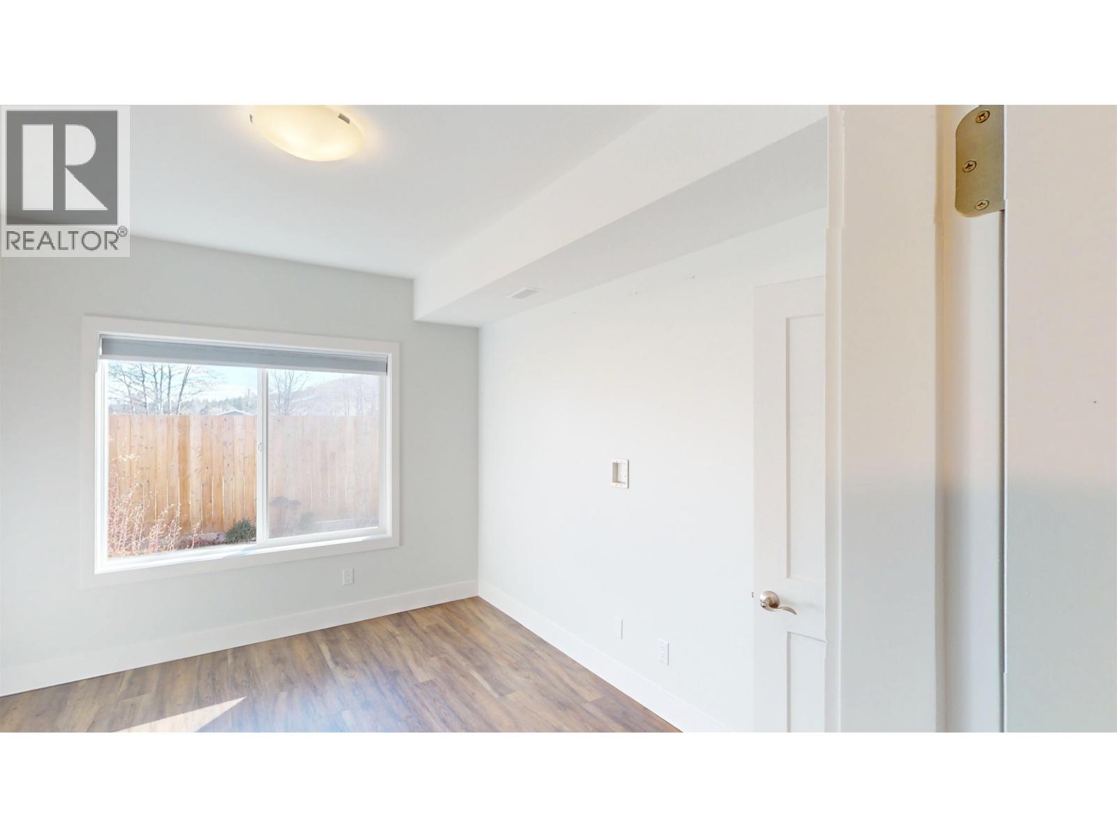 370 SANDHILL CRESCENT - 11