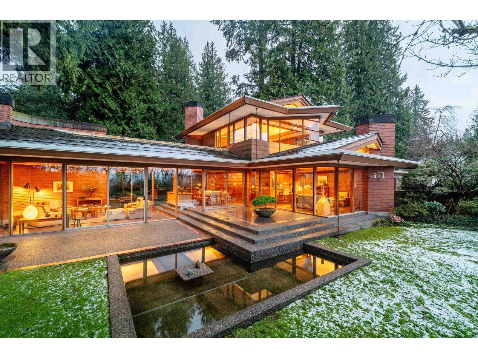 7356 PUNNETT Close - main photo