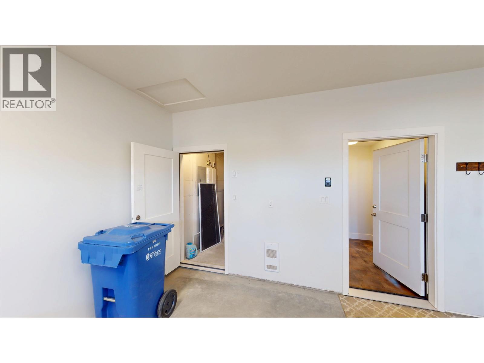 370 SANDHILL CRESCENT - 22