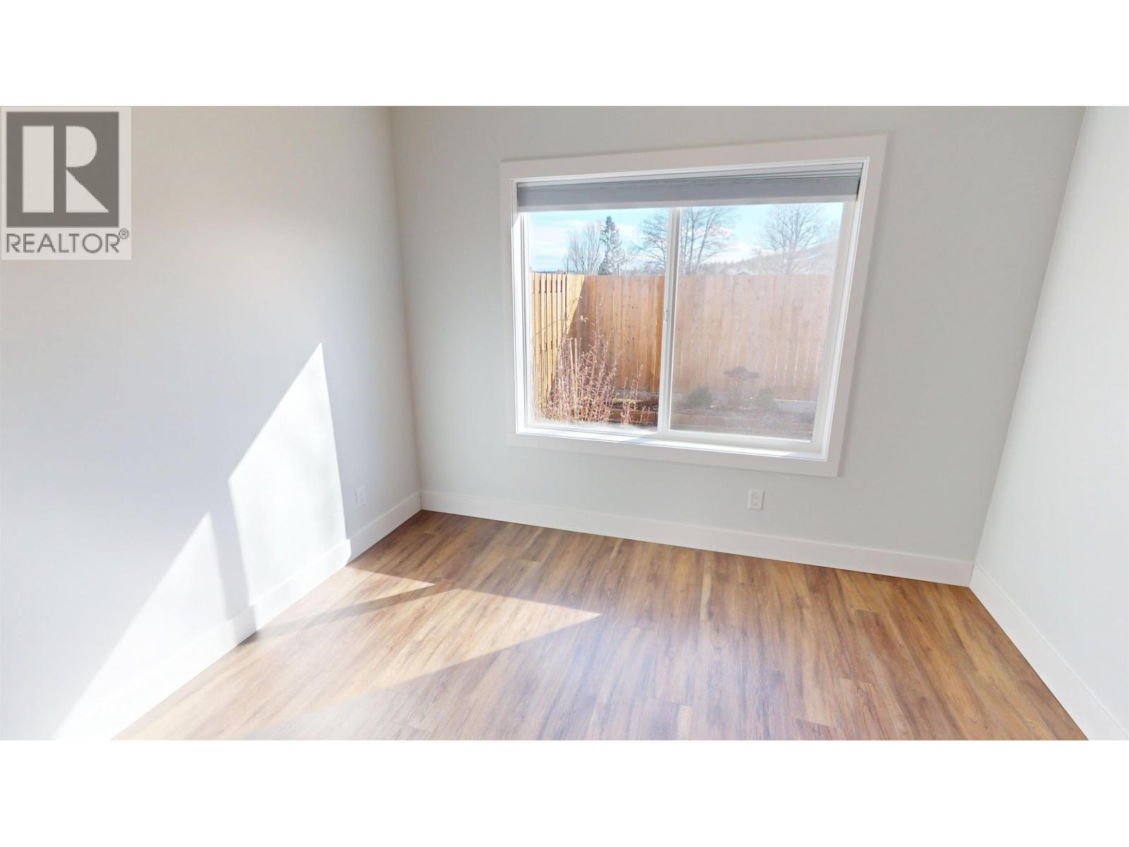 370 SANDHILL CRESCENT - 12