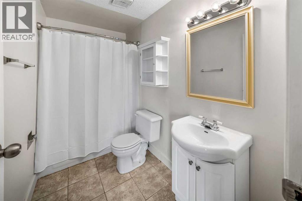 Single Family House for Sale in    Street SW Killarney/Glengarry Calgary 