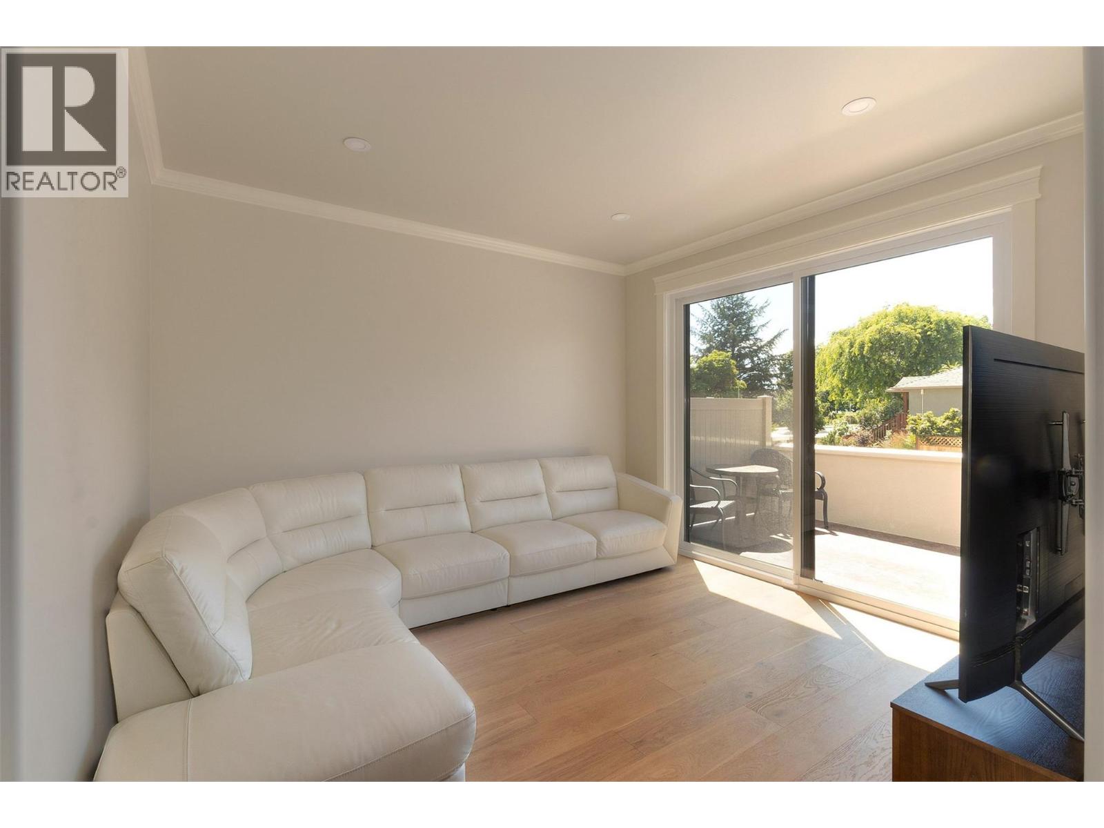 2571 Abbott Street, Kelowna