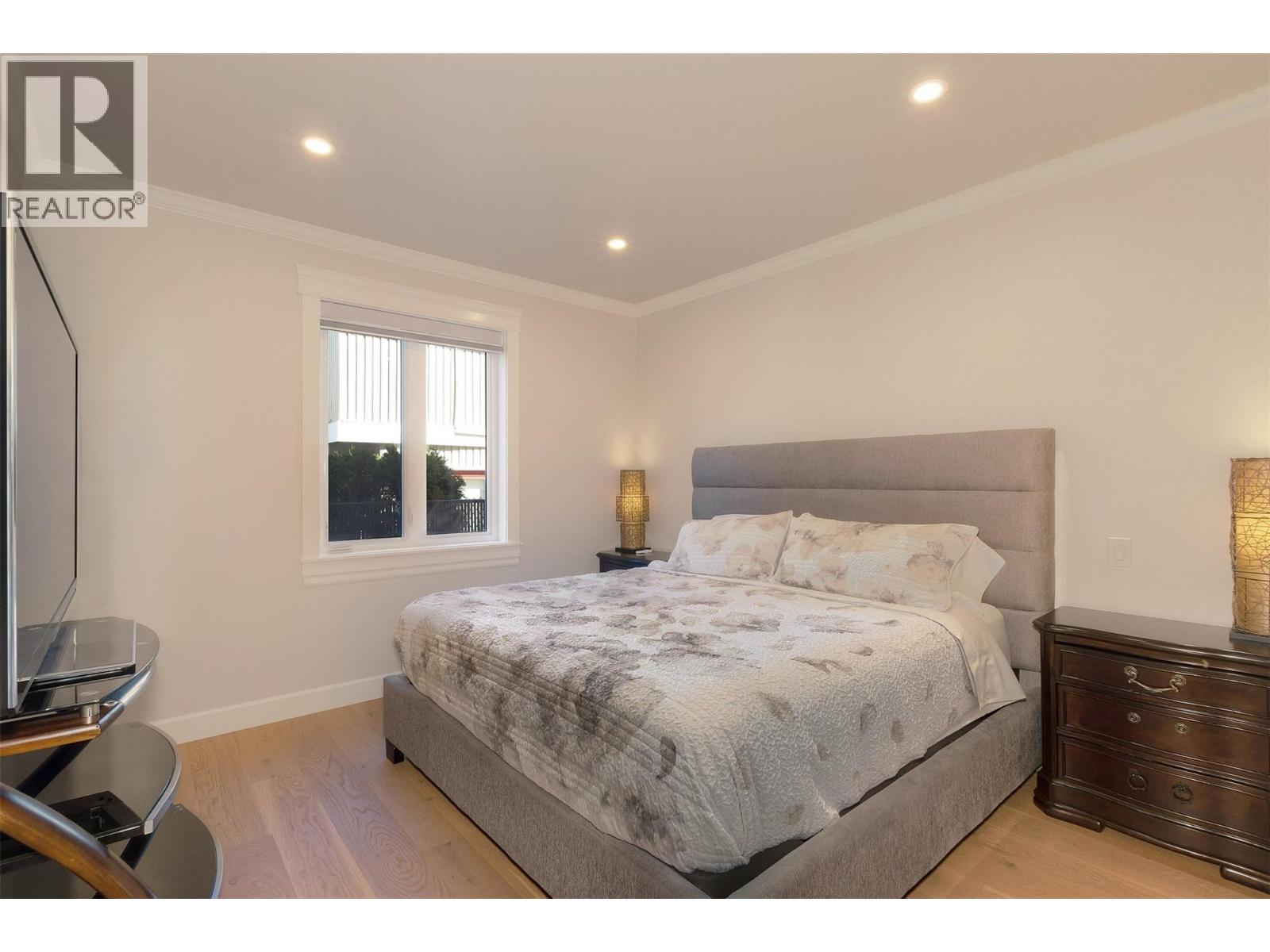 2571 Abbott Street, Kelowna