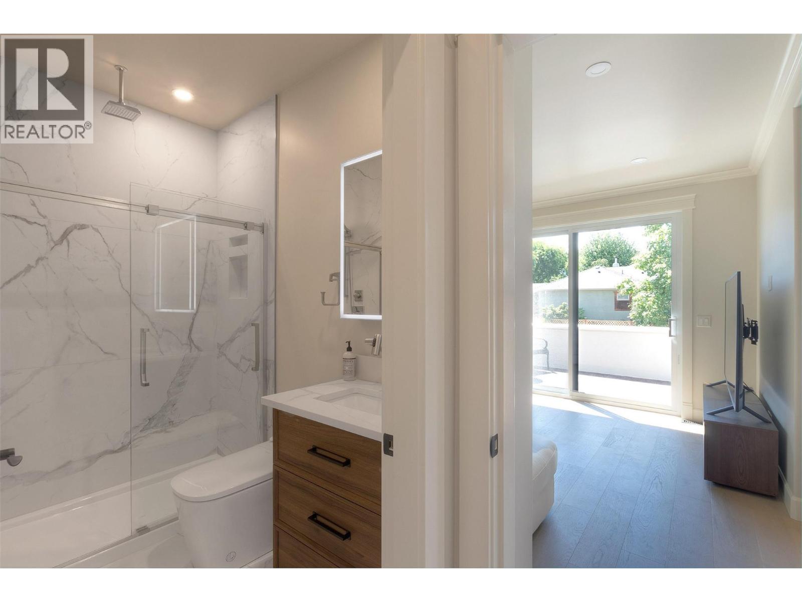 2571 Abbott Street, Kelowna