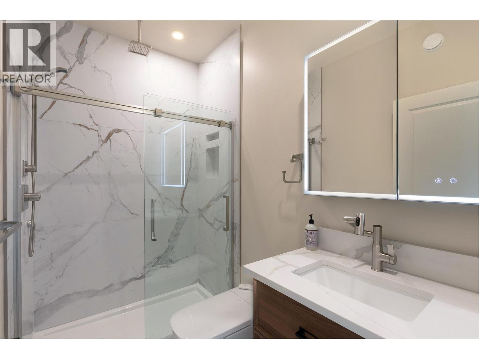 2571 Abbott Street, Kelowna