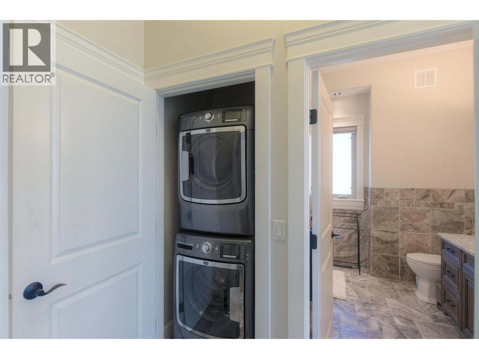 2571 Abbott Street, Kelowna