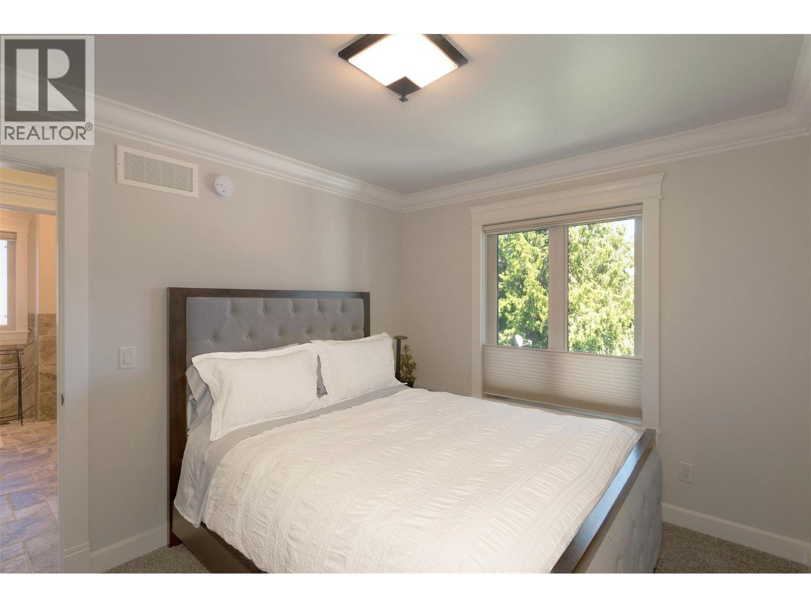 2571 Abbott Street, Kelowna