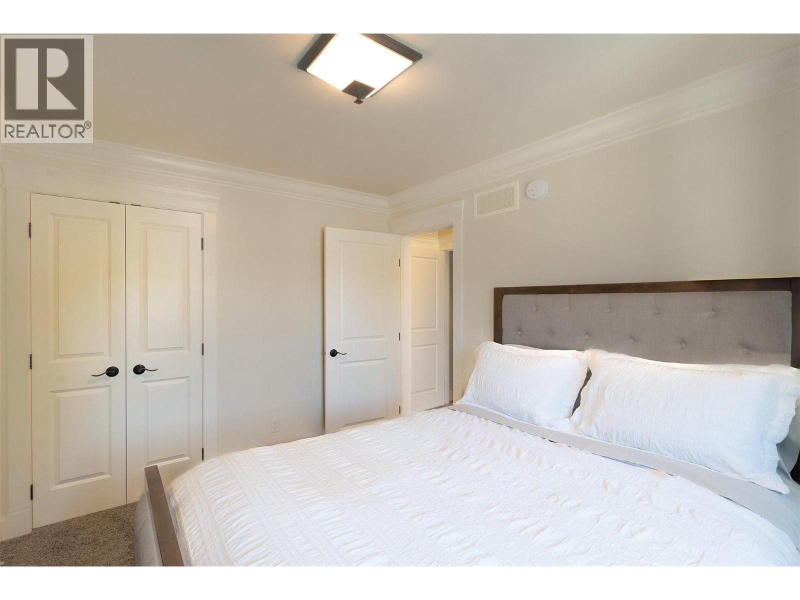 2571 Abbott Street, Kelowna