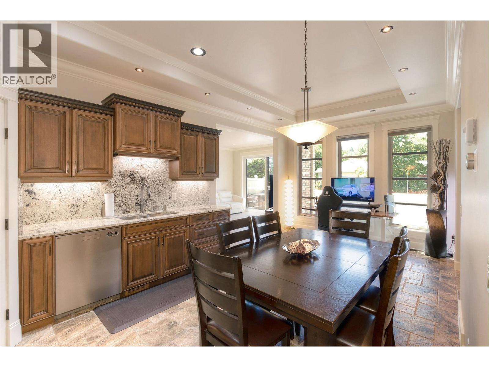 2571 Abbott Street, Kelowna