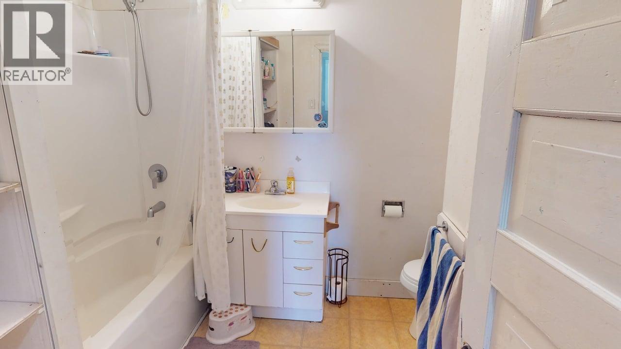 10407 105 AVENUE - 5