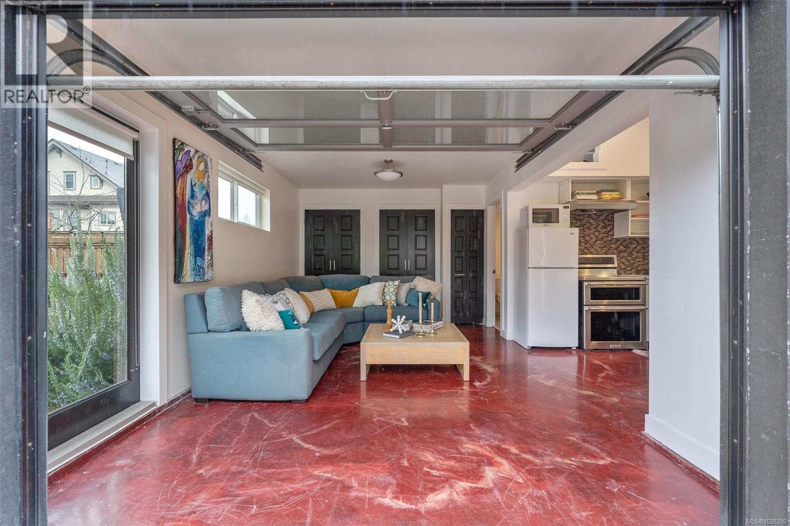 838 OLD ESQUIMALT RD - 36