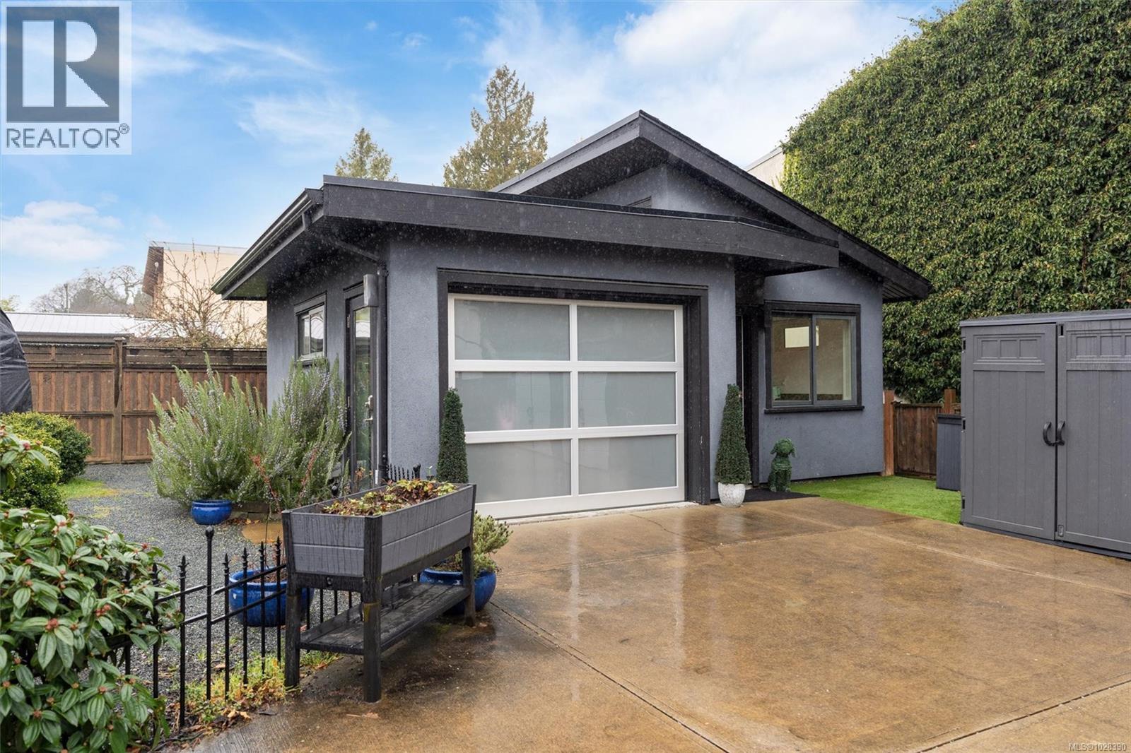 838 OLD ESQUIMALT RD - 4