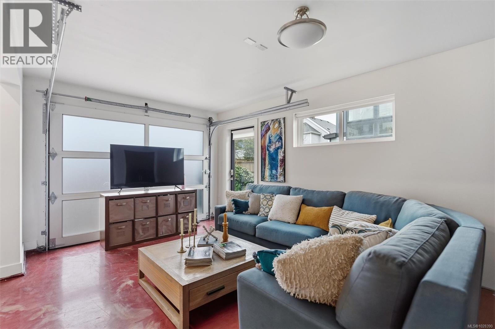 838 OLD ESQUIMALT RD - 40