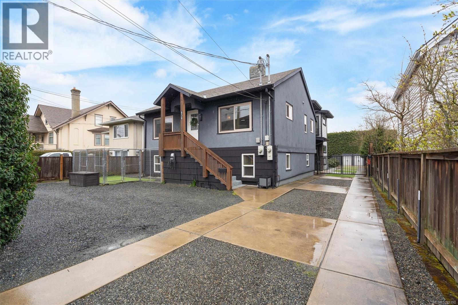 838 Old Esquimalt Rd - 5